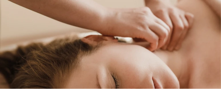 Profitez d'un massage bien-être à Chambéry pour vivre un moment de relaxation total.